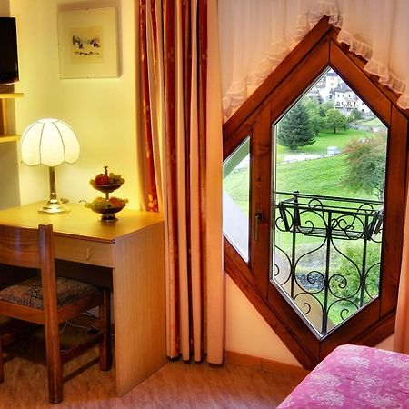Albergo Miramonti ราบบิ ภายนอก รูปภาพ