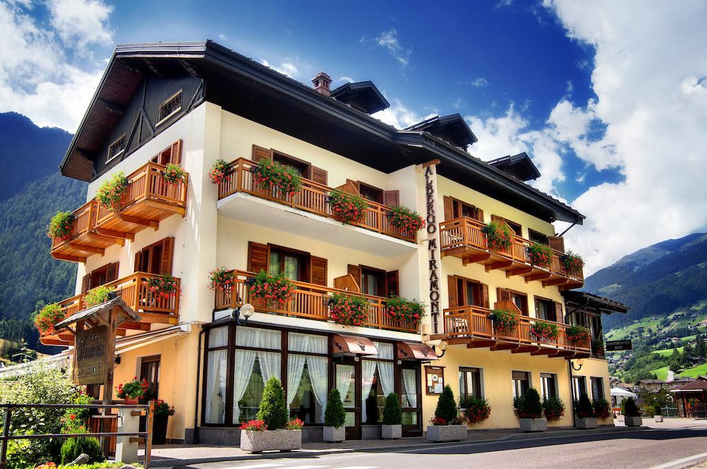 Albergo Miramonti ราบบิ ภายนอก รูปภาพ