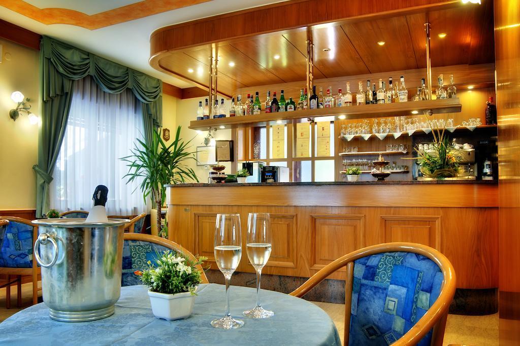 Albergo Miramonti ราบบิ ภายนอก รูปภาพ
