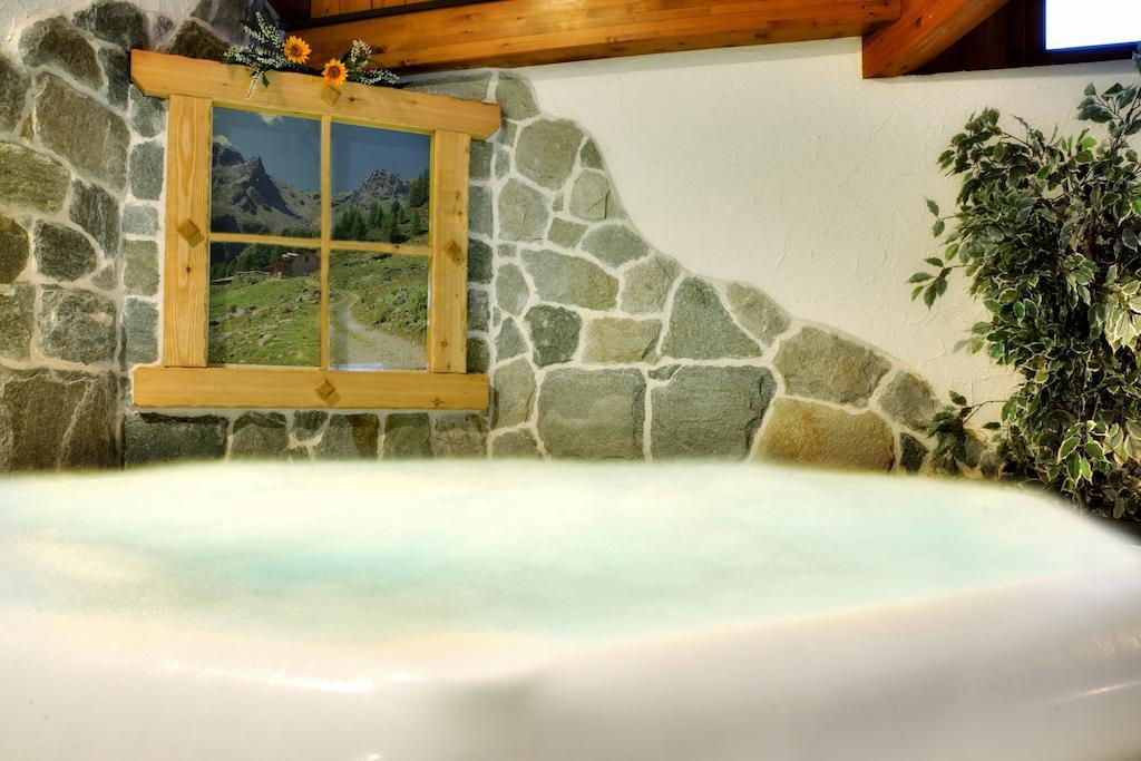 Albergo Miramonti ราบบิ ภายนอก รูปภาพ