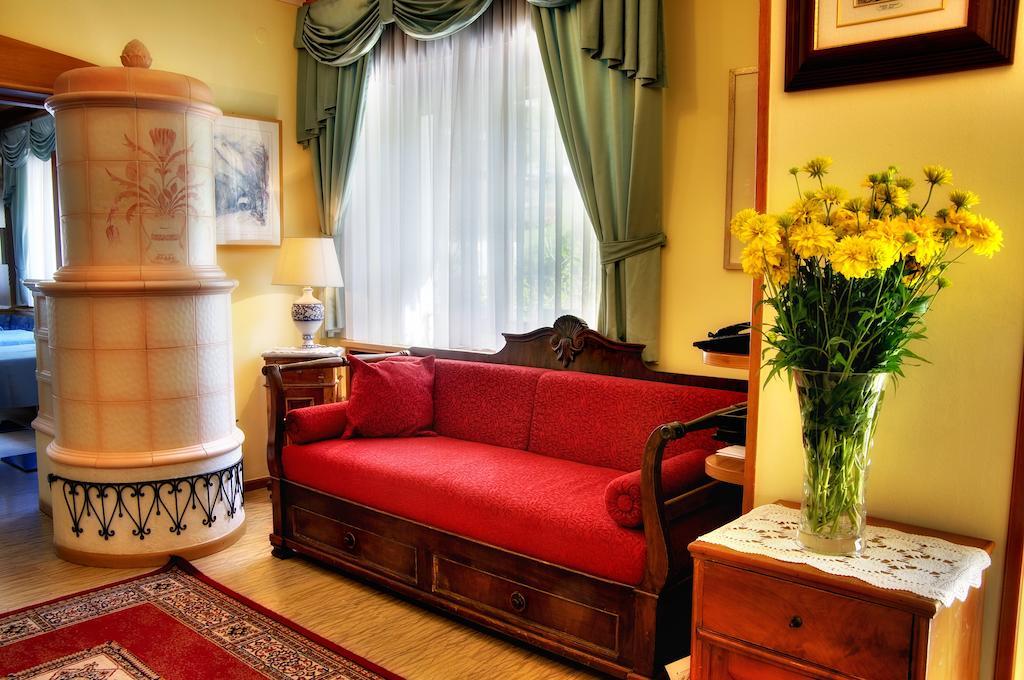 Albergo Miramonti ราบบิ ภายนอก รูปภาพ