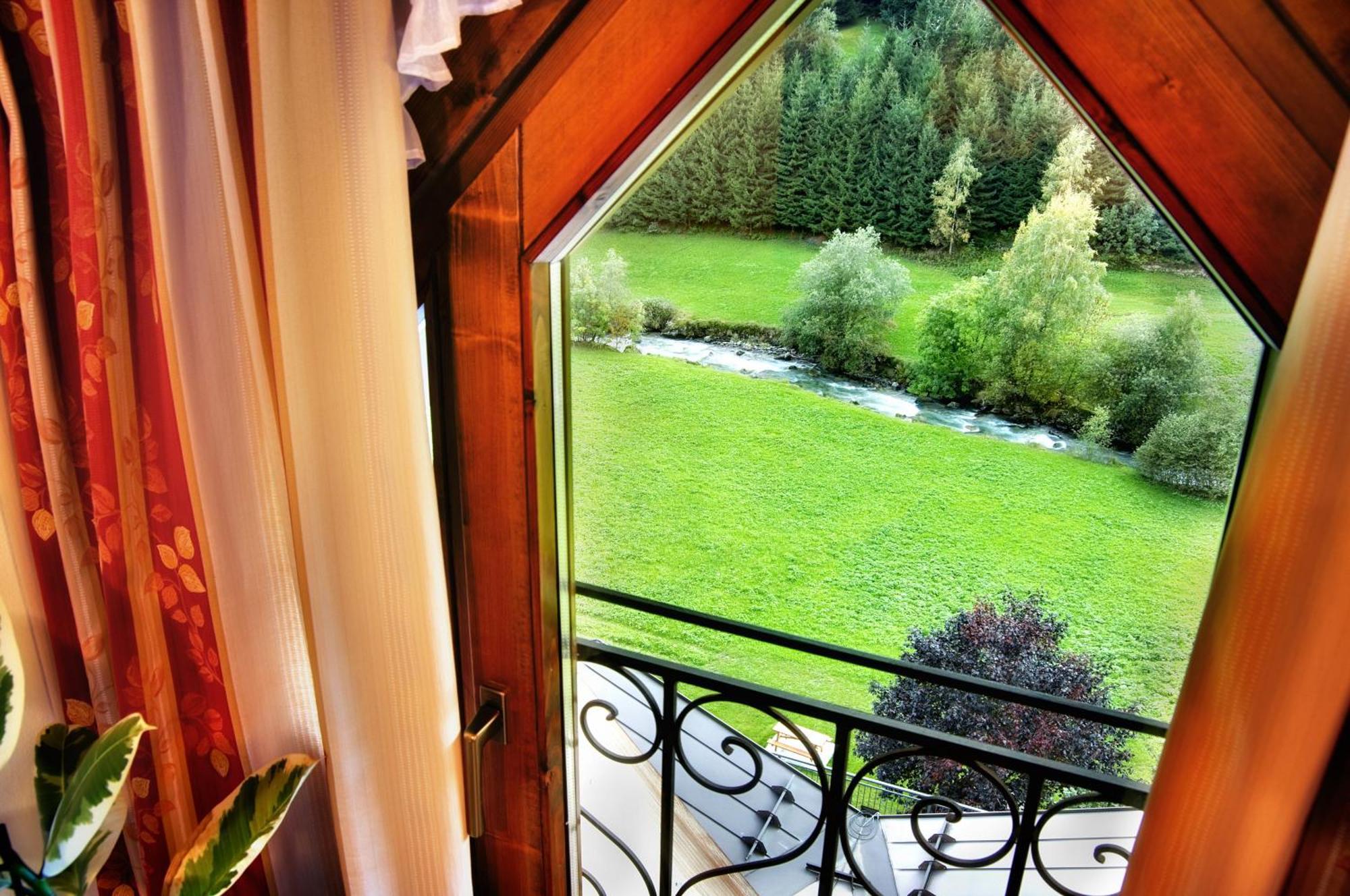 Albergo Miramonti ราบบิ ภายนอก รูปภาพ