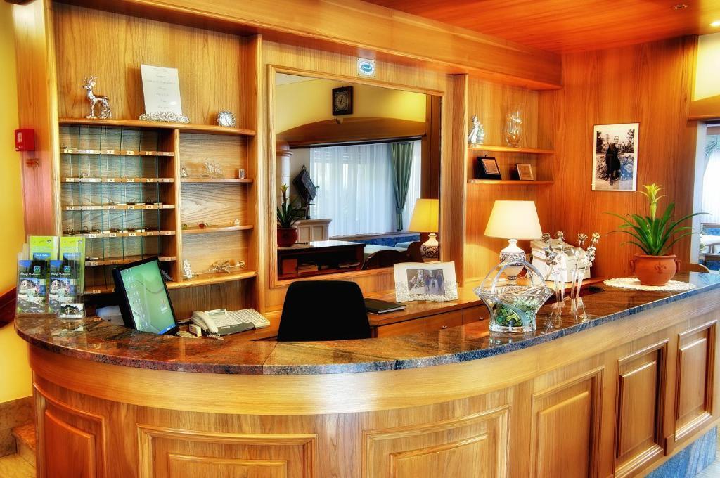 Albergo Miramonti ราบบิ ภายนอก รูปภาพ