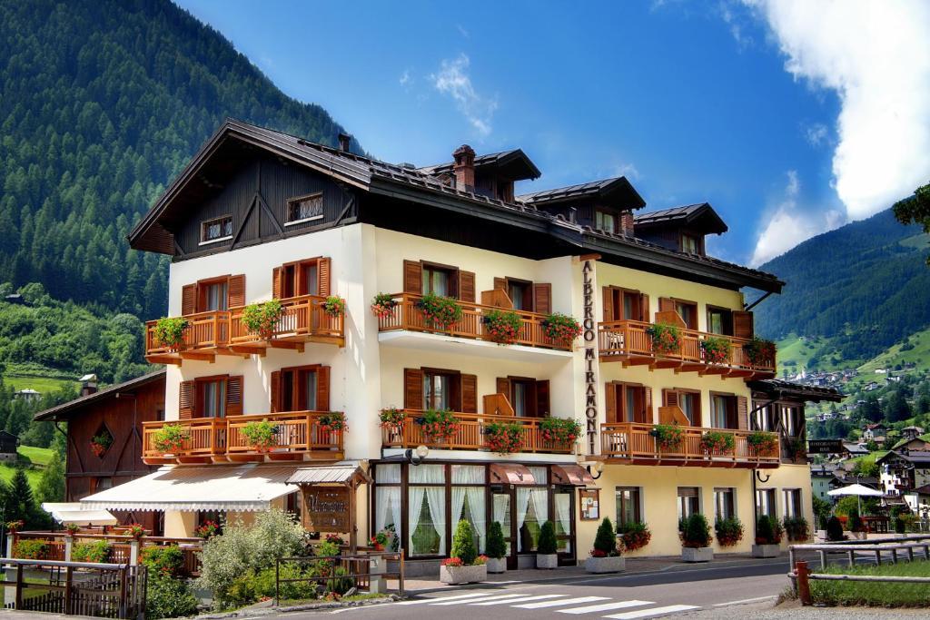 Albergo Miramonti ราบบิ ภายนอก รูปภาพ